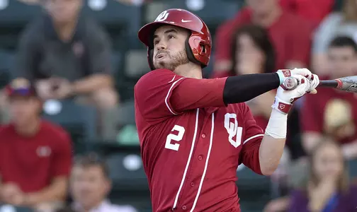 Elliott Dominant in 10-1 Win over UW