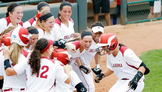 Chamberlain Ties NCAA HR Record in Win