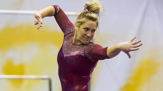 Sooners Close Weekend at Arkansas