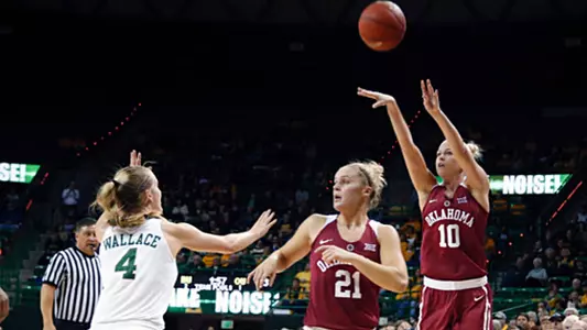 No. 4 Baylor Holds Off No. 18 Oklahoma