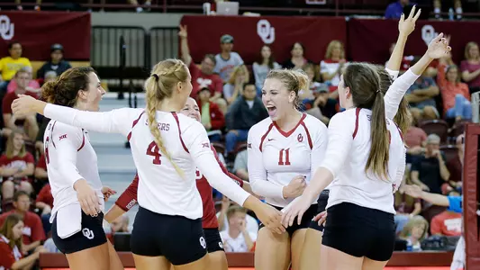Oklahoma Finishes Road Stretch at No. 2 Texas