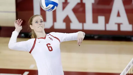 Volleyball Welcomes Cyclones to Norman