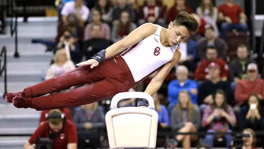 Sooners Top Gophers, Hawkeyes in Iowa