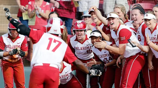 Softball Sweeps Doubleheader from Dartmouth