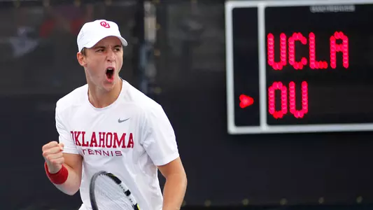 Oklahoma Defeats Arkansas, Wins Third Straight