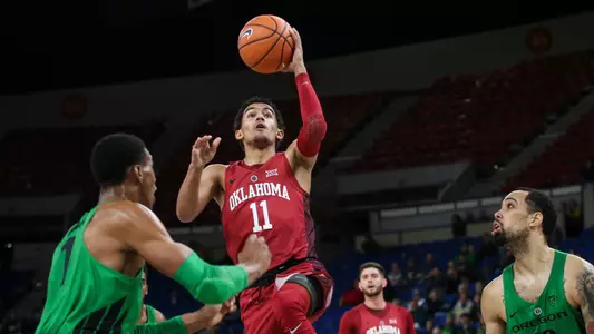 Trae Young Scores 43 in Win Over Oregon
