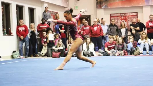 Sooners Showcase Routines in Annual Intrasquad