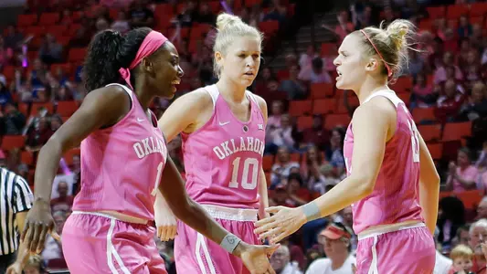 No. 19 OU Wins Thriller Over No. 8 Texas, 74-73