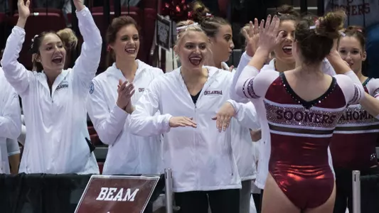 Sooners Stay in Top Spot