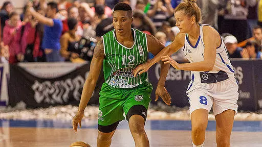 Amanda Thompson Wins Romanian League Title