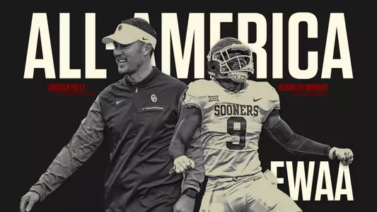 Riley, Murray Honored with FWAA Rookie Awards