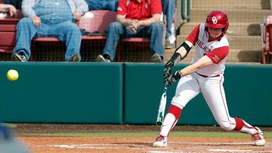 Softball Sweeps Baylor for 22nd Straight Win
