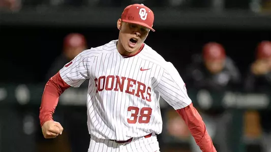 Top-25 Showdown: Oklahoma vs. Texas in Norman