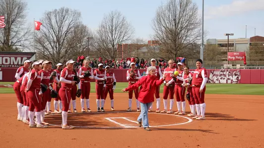 Softball Receives Gift for Endowed Scholarship
