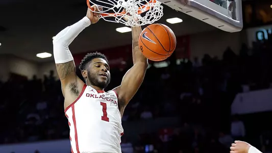 Hoops Heads to Hilton to Face ISU