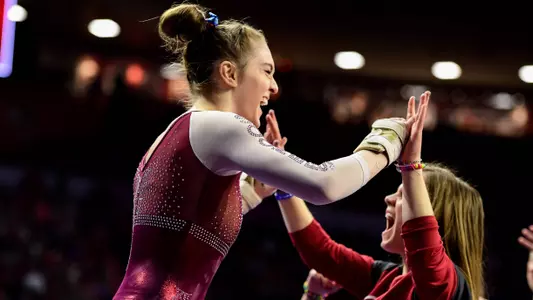 Sooners Dazzle in Senior Night Victory