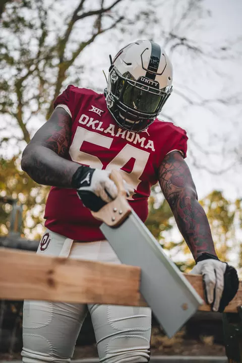Oklahoma Sooners
Marquis Hayes Uni Shoot
Oklahoma Football
Norman, Oklahoma
Start Time: 6 PM CT
Shoot Date: September 21, 2021
Photo by John Baker/OU Football