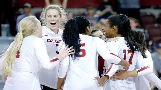 Lipscomb Team Huddle
