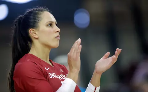 8/27/2022 Oklahoma vs Iowa volleyball. Photo Ty Russell