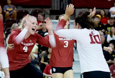 8/27/2022 Oklahoma vs Iowa volleyball. Photo Ty Russell