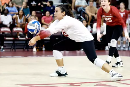 8/27/2022 Oklahoma vs Iowa volleyball. Photo Ty Russell