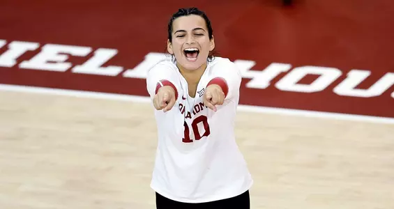 8/27/2022 Oklahoma vs Iowa volleyball. Photo Ty Russell