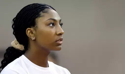 8/27/2022 Oklahoma vs Iowa volleyball. Photo Ty Russell