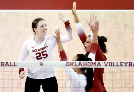 08/28/2022 Oklahoma vs Florida International volleyball. Photo Ty Russell