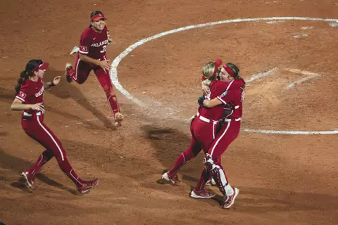 Oklahoma vs. Texas (Womenās College World Series 2024 - National Championship Game 2)