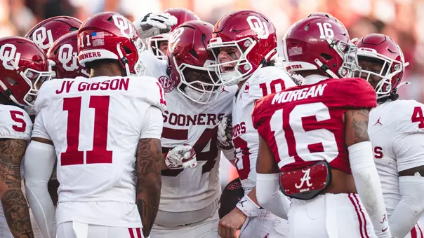 The OU football team celebrates QB John Mateer's touchdown in its win over No. 4 Alabama on Nov. 15, 2025 in Tuscaloosa, Ala.