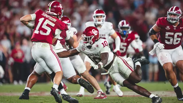 Kip Lewis sacks Alabama QB Ty Simpson in the fourth quarter of OU's 23-21 win over the Crimson Tide on Nov. 15, 2025 in Tuscaloosa, Ala.