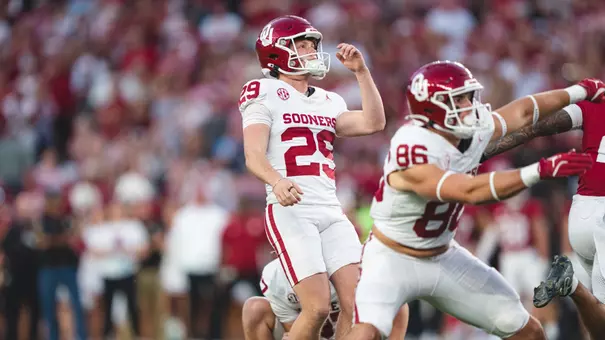 Tate Sandell watches a field goal go through the uprights in OU's game at Alabama in Tuscaloosa, Ala., on Nov. 15, 2025