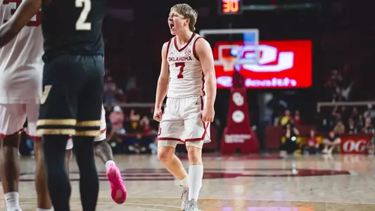 NORMAN, OK - February 01, 2025 - Oklahoma guard Dayton Forsythe (#7) during the game between the Vanderbilt Commodores and the Oklahoma Sooners at Lloyd Noble Center in Norman, OK.