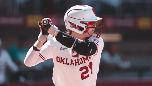 Hannah Coor at-bat against Tennessee