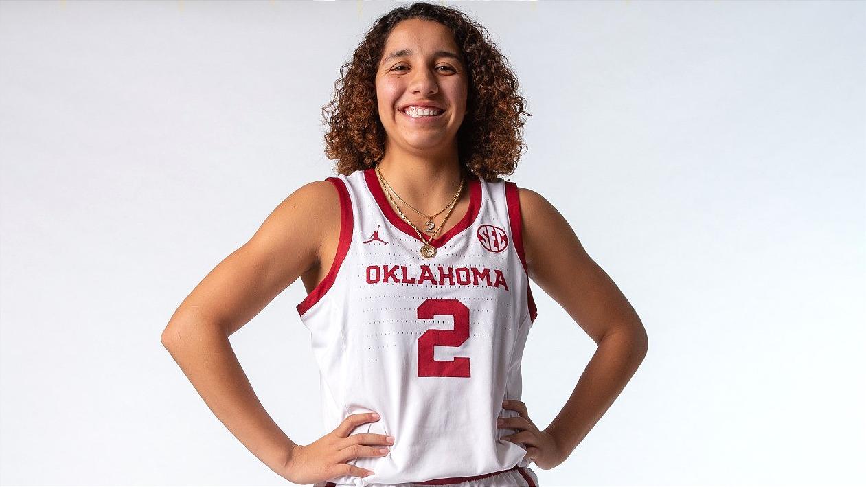 Oklahoma Signs National Player of the Year Aaliyah Chavez - University of Oklahoma