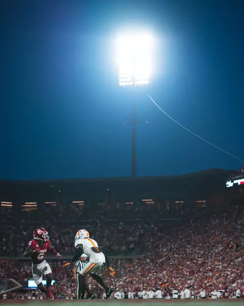 NORMAN, OK - September 21, 2024 - Oklahoma Wide receiver Deion Burks (#6) during the game between the Tennessee Volunteers and the Oklahoma Sooners at Gaylord Family - Oklahoma Memorial Stadium in Norman, OK. Photo By Jacob Wood/University of Oklahoma