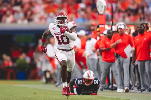 AUBURN, AL - September 28, 2024 - Oklahoma Linebacker Kip Lewis (#10) during the game between the Auburn Tigers and the Oklahoma Sooners at Jordan-Hare Stadium in Auburn, AL. Photo By Morgan Givens