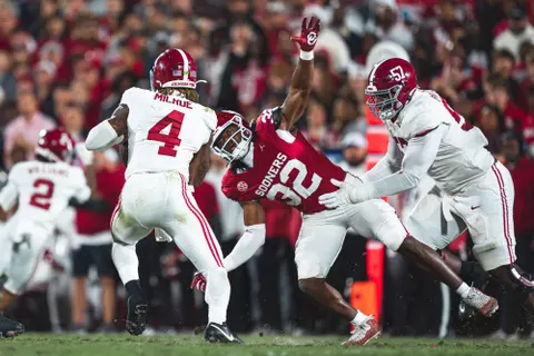 NORMAN, OK - November 23, 2024 - Oklahoma Defensive lineman R Mason Thomas (#32) during the game between the Alabama Crimson Tide and the Oklahoma Sooners at Gaylord Family - Oklahoma Memorial Stadium in Norman, OK. Photo By Morgan Givens/University of Oklahoma