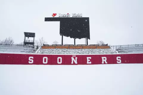 NORMAN, OK - January 09, 2025 - Snow falls at the University of Oklahoma in Norman, OK. Photo By Morgan Givens/University of Oklahoma