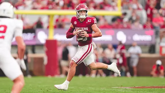 OU quarterback John Mateer drops back to pass in OU's 35-3 win over Illinois State on Aug. 30, 2025.