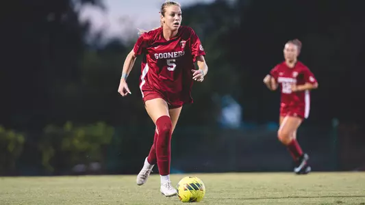 Hadley Murrell dribbling the ball at Texas State