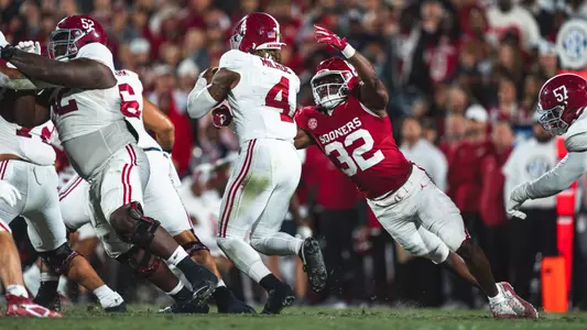 R Mason Thomas goes from a tackle against Alabama's Jalen Milroe