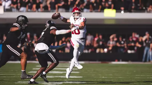 Picture of John Mateer making a touchdown pass during Oklahoma's game at Mississippi State