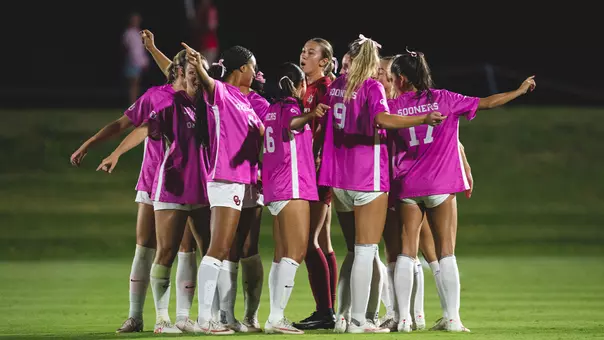 Picture of OU soccer huddling at halftime of their match against Auburn
