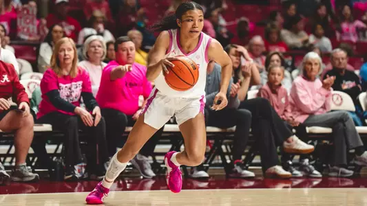 TUSCALOOSA, AL - February 15, 2026 - Oklahoma Guard Keziah Lofton (#22) during the game between the Alabama Crimson Tide and the Oklahoma Sooners at Coleman Coliseum in Tuscaloosa, AL. Photo By Asia Purnell/University of Oklahoma