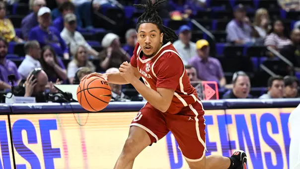 Nijel Pack in red uniform dribbles up the court in OU's win at LSU at the Pete Maravich Assembly Center in Baton Rouge, La., on Feb. 28, 2026