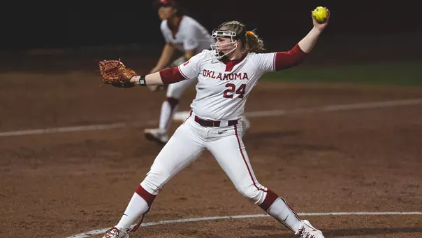 Audrey Lowry lead at Arizona