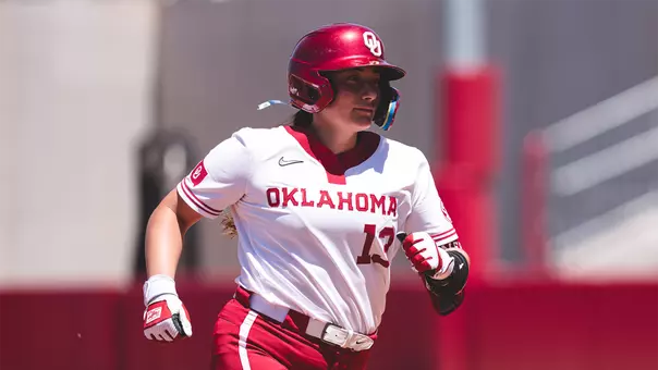Isabela Emerling rounding the bases after hitting a home run against Arkansas