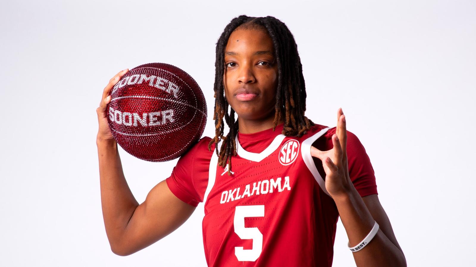 Sa'Myah Smith lead