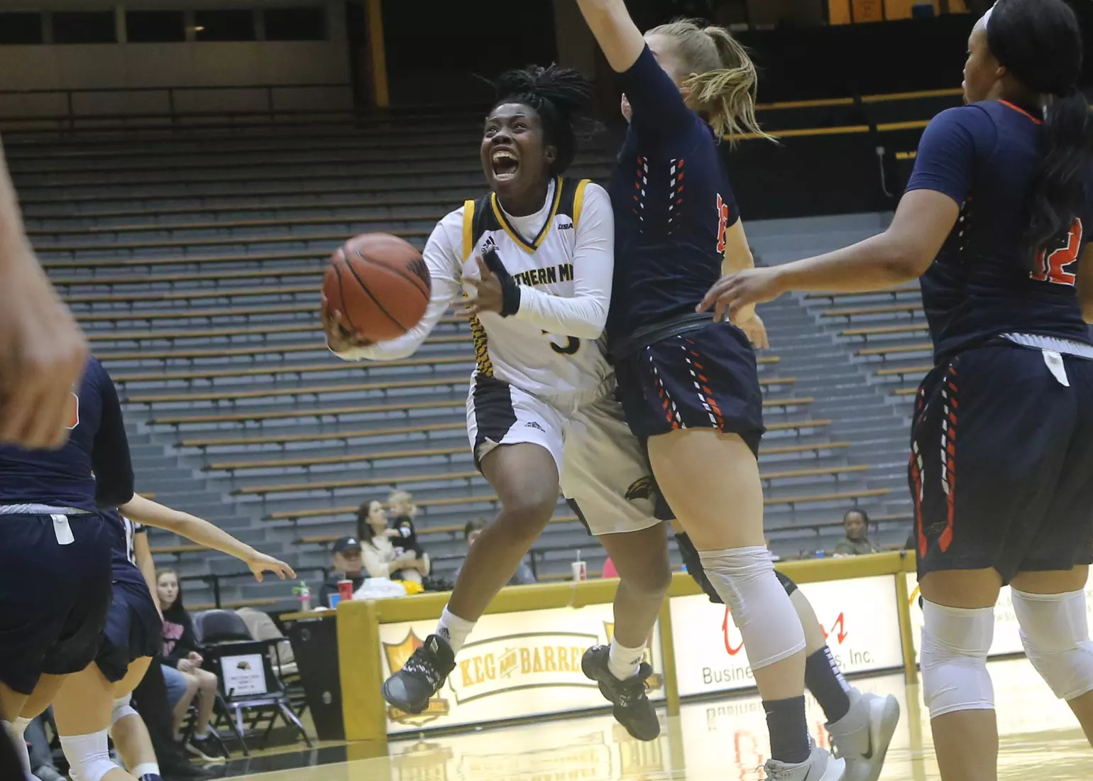Women's Basketball Action vs UTEP USM Shonte Hailes (5) USM